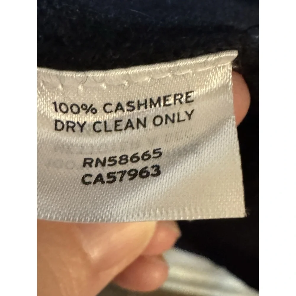 Nordstrom cashmere sweater is a solid black crewneck pullover Size Medium